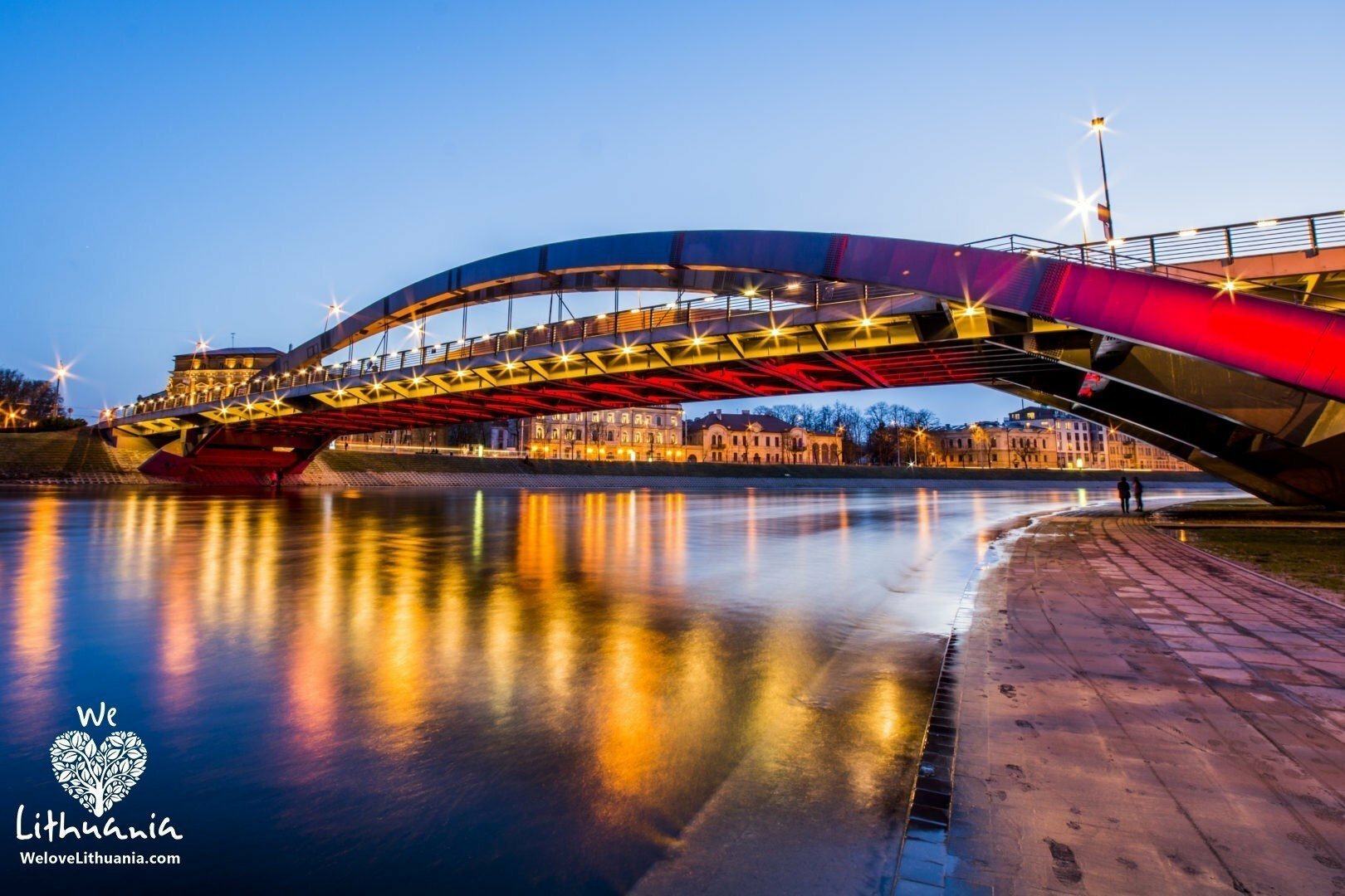 Karaliaus Mindaugo tiltas – nutiestas Vilniuje, per Neries upę, jungia Žirmūnų seniūniją su Vilniaus senamiesčiu. Tiltas pastatytas 2003 m., karaliaus Mindaugo karūnavimo 750 metų jubiliejaus proga. Tilto ilgis – 101 m, plotis – 19,7 m. Trys eismo juostos.