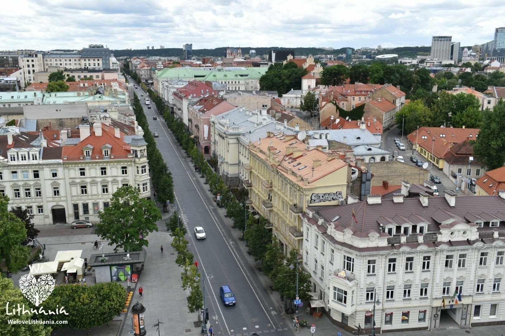 Gedimino prospektas, tai pagrindinė Vilniaus miesto gatvė. Šią panoramą galima pamatyti iš katedros varpinės.